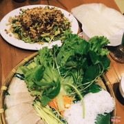 Món gỏi và bánh tráng thịt heo, đơn giản mà đậm đà khi ăn cùng mắm nêm, vị mắm nêm ở đây ngon ơi là ngon à nha.... đảm bảo ăn 1 lần là nhớ hoài à.