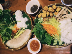 Bún đậu mắm tôm cũng được bán ở đây luôn nha, nói chung phần 35k mà như vậy thì rẽ nhất quả đất rùi đấy ạ.