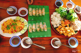 Bún đậu mắm tôm + cơm chiên + gỏi cuốn