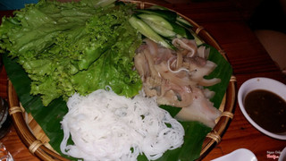 tai heo ngâm giấm cuốn