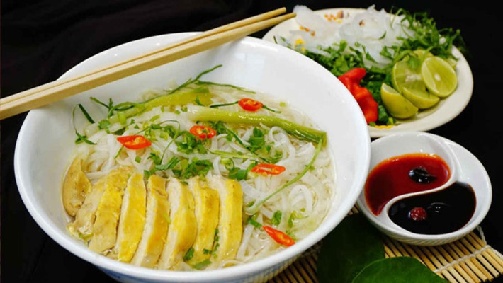 Phở Gà 25K - 1 Quán Thánh