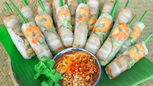 Ăn Vặt Hà Tiên - Bánh Crep Sầu Riêng & Gỏi Cuốn