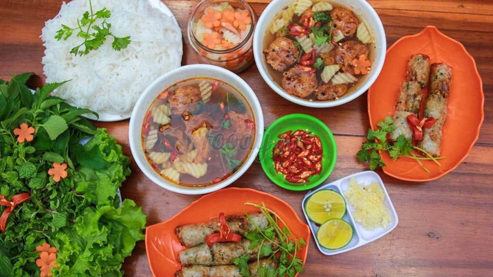 Hoàng Thanh - Xôi Gà Ủ Muối Hoa Tiêu & Nem Nướng Nha Trang