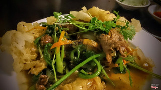 Phở chiên giòn: hơi mặn