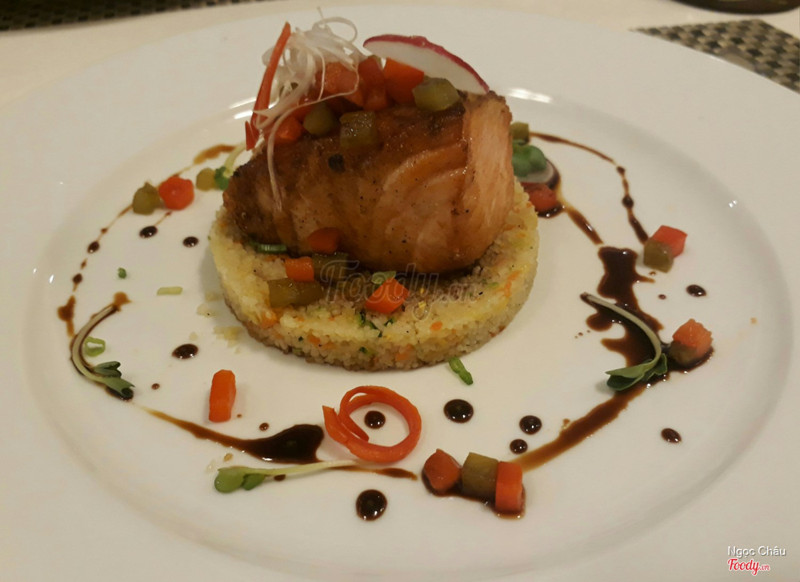 Cá Hồi nướng couscous Cơm Ả Rập và sốt tương