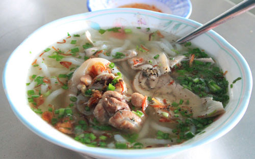 Bánh Canh & Nui - Trần Nhật Duật