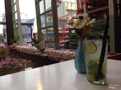 Đã là fan trung thành của quán. Bởi view ngồi cực thoải mái. Check in đủ mọi nơi mà vẫn thấy còn thiếu thiếu. Đồ uống thì khỏi bàn-khá vừa miệng trang trí bắt mắt. Nói chung là oke :)))