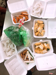 Đặt 03 phần. Mà giao như vậy. Gọi điện thoại thì báo 3 phần chỉ có 1 hộp thịt như vậy. Sẽ không bao giờ đặt lại. Đề nghị Now làm việc lại với của hàng