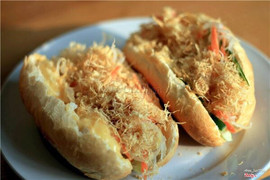 Ăn chung với bánh mì bánh chưng, khổ qua, sushi, tai heo chua ngọt... Gì cũng ngon á