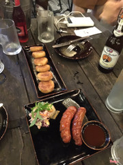 Xúc xích sân vườn & xôi chiên