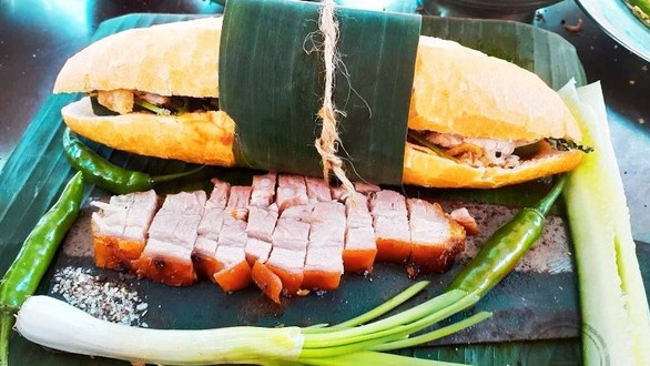 Bánh Mì Heo Quay Cô Tuyết - Lê Đình Lý