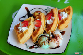 bánh waffle kem