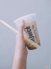 Size bình thường thì cầm gọn 1 bàn tay