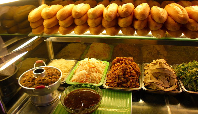 Cô Bé - Bánh Mì & Bánh Bao - Nguyễn Văn Linh