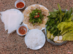 Bò Luộc Cuốn Rau Rừng 