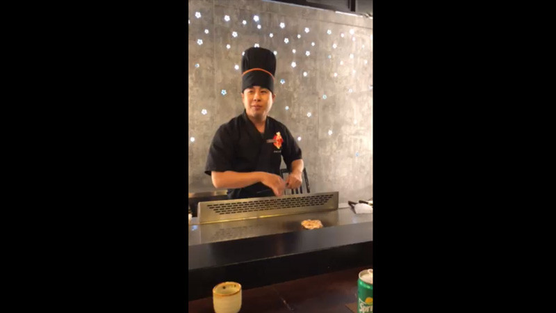 món ăn ngon , là quán ăn đầu tiên có trình diễn làn đồ sushi ở Đà Nẵng