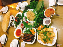 Đồ ăn ngon..bia tươi hảo hạng uống khác hẳn bia bình thường..