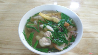 Mỳ vằn thắn (rau ở dưới cùng)