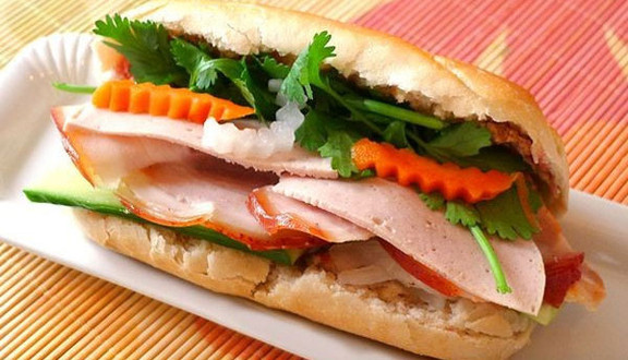 Bánh Mì Kẹp Chả - Khuất Duy Tiến