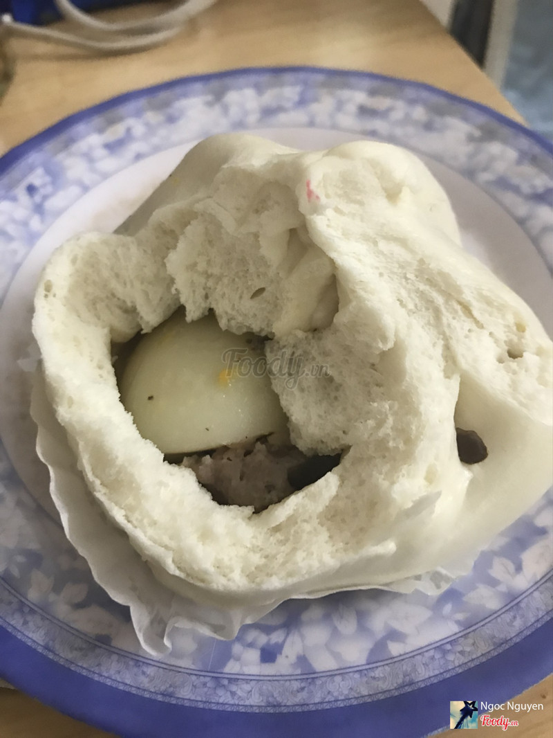 Bánh bao nguội ngắt, vỏ dày, bứ cổ