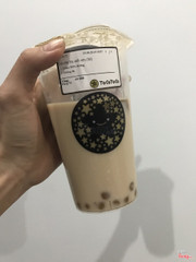Chất lượng quá kém luôn . Lần đầu tiên đặt trà sữa mà lèo tèo vài cục trân châu như v . Sẽ không bao h order ở đây nữa . Quá phí tiền 