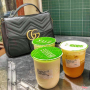 Quán mới. Không gian không được rộng lắm nhung đồ uống được. Đặc biệt kem chesse rất ngon. Thức uống sáng tạo kèm topping hạt nổ rất lạ k ở đâu coa