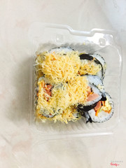 Sushi nhỏ, thập cẩm thì phải 35k 