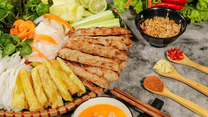 Huế Food - Bánh Mì, Nem Nướng & Cơm Văn Phòng