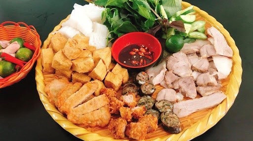 Nem Lụi Huế & Bún Đậu - Chong Chóng