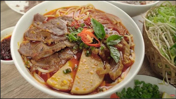 Bún Bò Huế Thịnh Quán - Đường Số 17