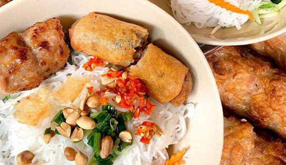 Bánh Cuốn, Bún Thịt Nướng & Cơm Tấm - Thuỷ Trần