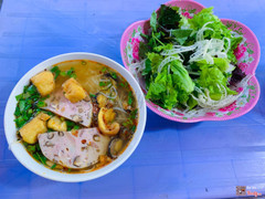 Bún ốc giò tai