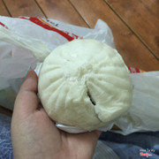 Bánh bao thịt trứng cút