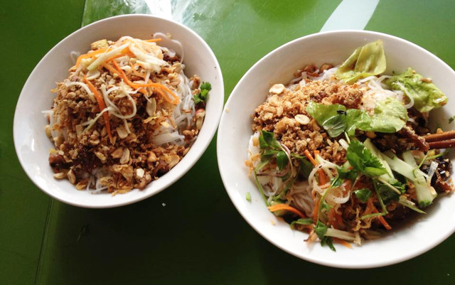 Bánh Cuốn Nóng & Bún Thịt Nướng