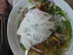 sợi bánh canh nhỏ xíu, nhìn giống sợi phở