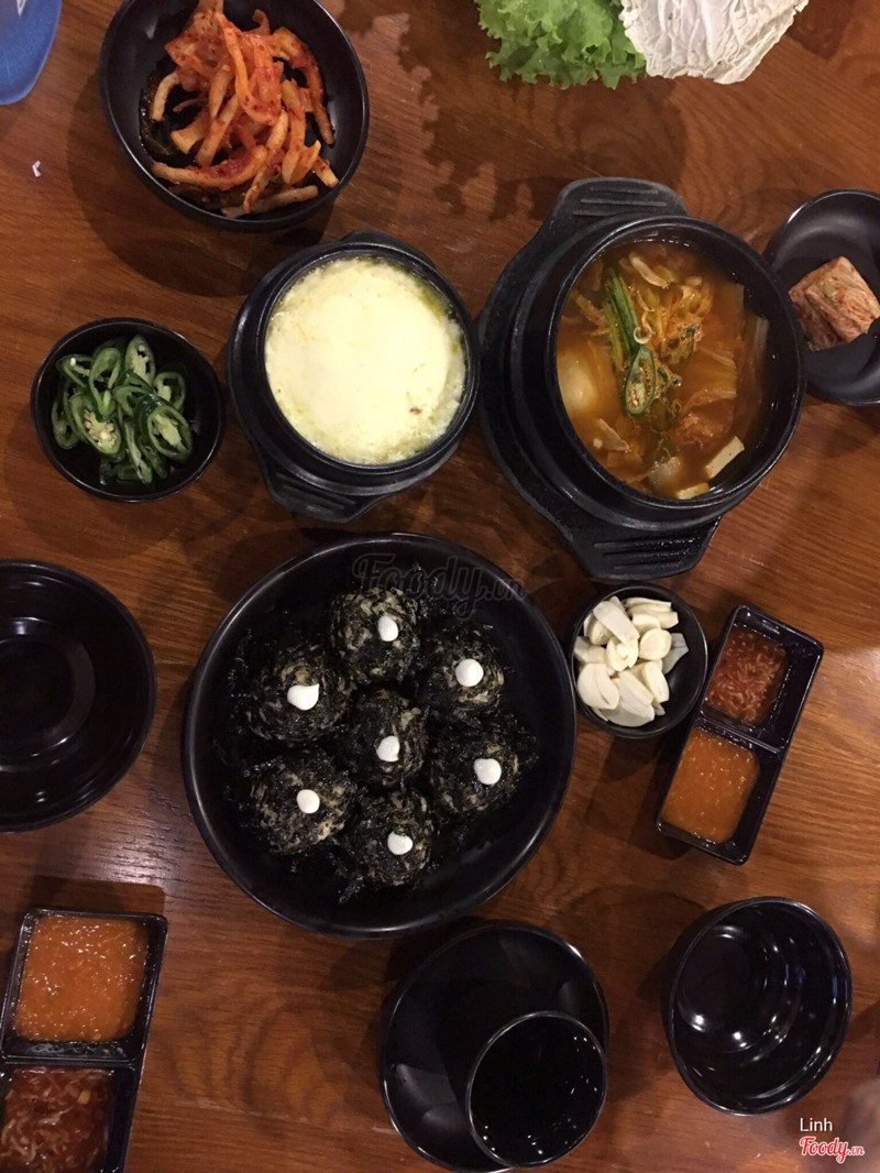 Cơm trứng và canh kim chi