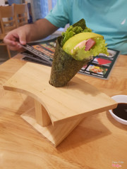 Temaki cá ngừ bơ