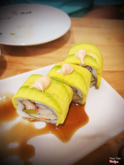 Sushi roll unagi bơ