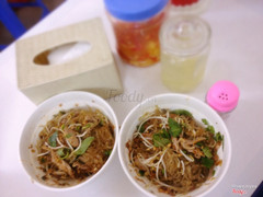 Miến trộn ngan. Bát cho vừa phải không nhiều cx chả quá ít. Lâu lâu mới ăn ngon😏