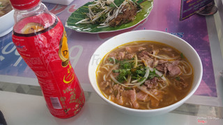 Bún bò tái