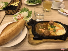 Bò né ngon,đầy đủ,bánh mì giòn rụm