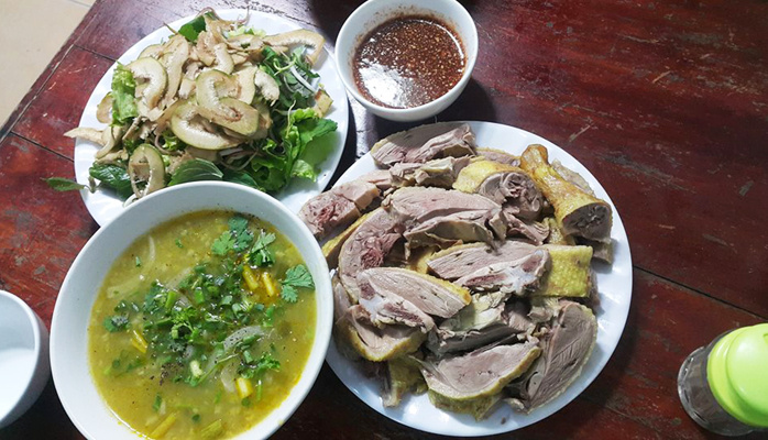 Út Tám Gà - Cháo Vịt & Tiết Canh