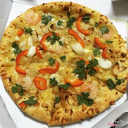 Ngon + rẻ + ship nhanh 👍🏻👍🏻👍🏻 Mình hay ăn các loại pizza hải sản + pizza xúc xích 🍕🍕🍕 Thứ 3 hàng tuần mua 1 tặng 1 🤔
