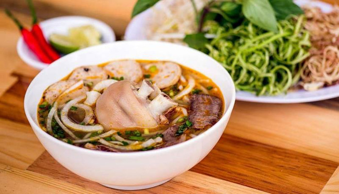 O Nga - Bún Bò Huế & Nem Lụi - Chùa Láng