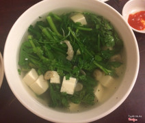 Canh tần ô. Rau hơi bị già :((