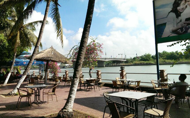 Hồ Sen Cafe - Bờ Sông