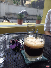 Góc ngồi ngoài trời ngay sân trước