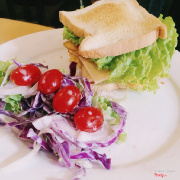 bánh mì sandwich - salad