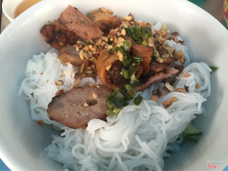 Bún thịt nướng chả giò