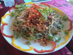 gỏi rau mầm bò